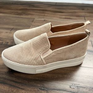 Women’s platform shoes